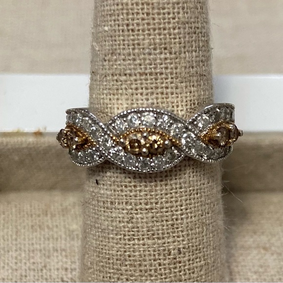 14k white gold diamond ring, size 5 1/2 - Picture 4 of 9